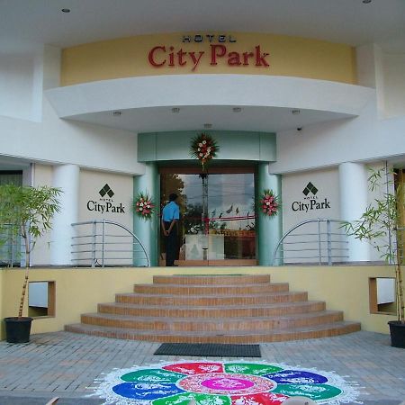 Hotel City Park, Solapur Bagian luar foto