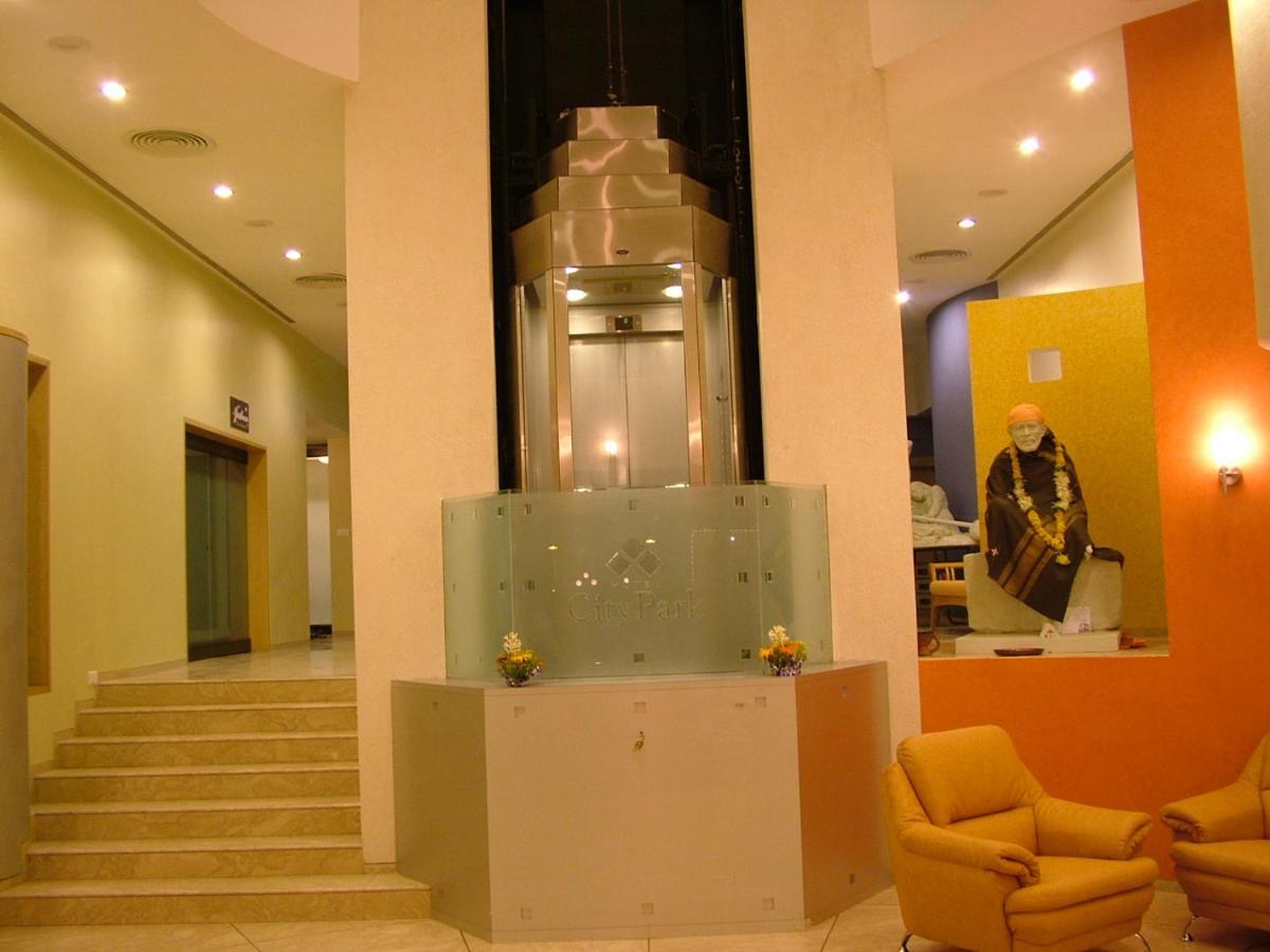 Hotel City Park, Solapur Bagian luar foto