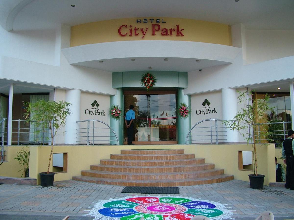 Hotel City Park, Solapur Bagian luar foto
