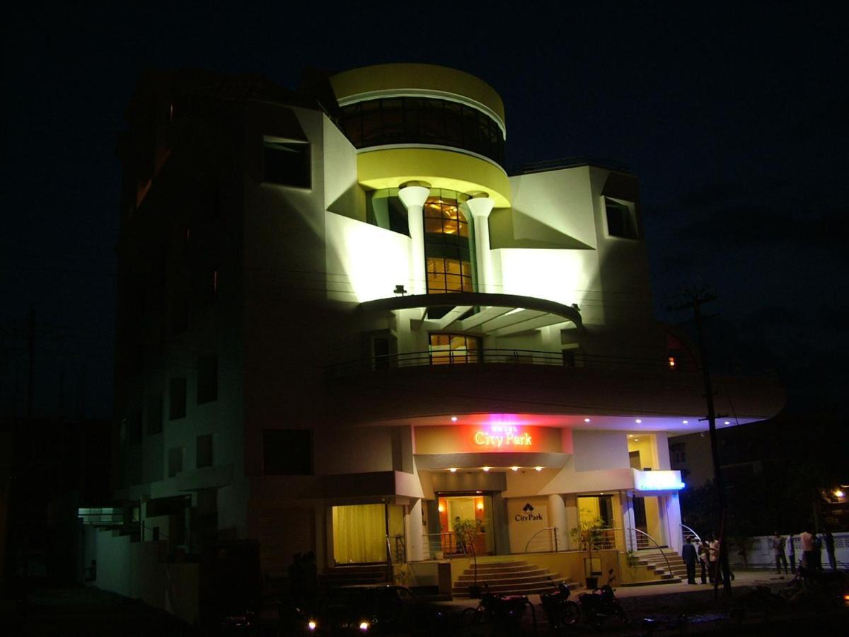 Hotel City Park, Solapur Bagian luar foto